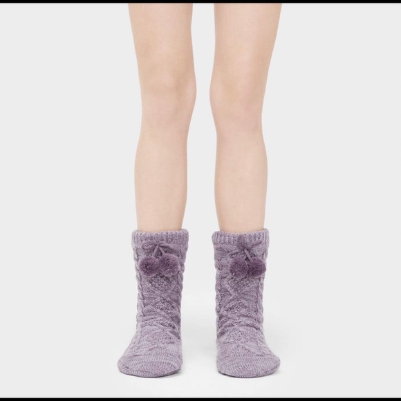 ⭐️ HOST PICK⭐️ UGG Pom Fleece Slipper/Reading Sock - Picture 2 of 5
